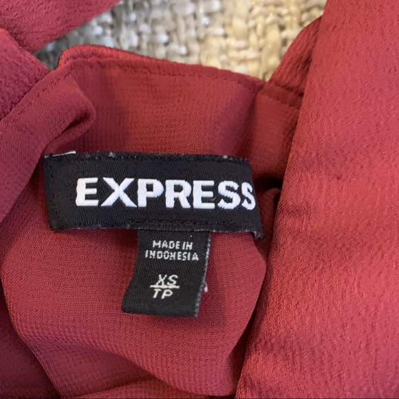 🌺Express T-back Blouse - Picture 2 of 3